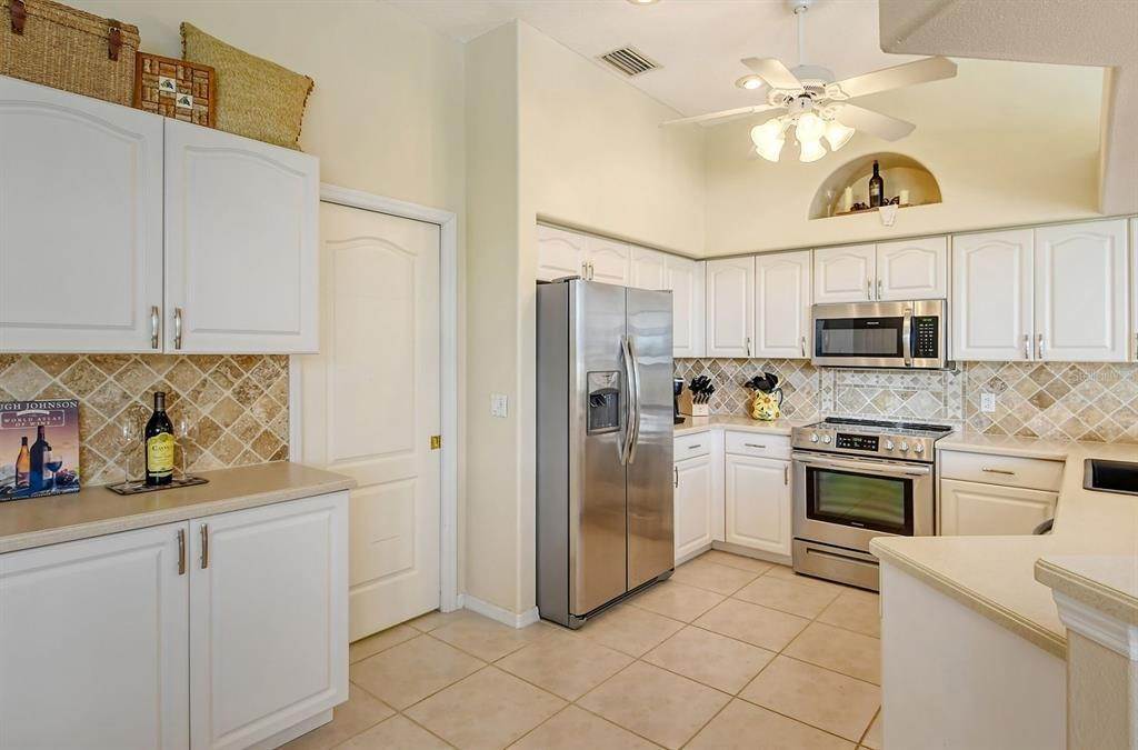8. Residential Lease at 9477 CEDAR RIDGE LANE Sarasota, Florida 34238 United States
