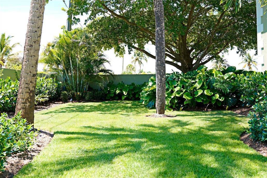 6. Single Family Homes for Sale at 1050 E RAILROAD AVENUE Boca Grande, Florida 33921 United States