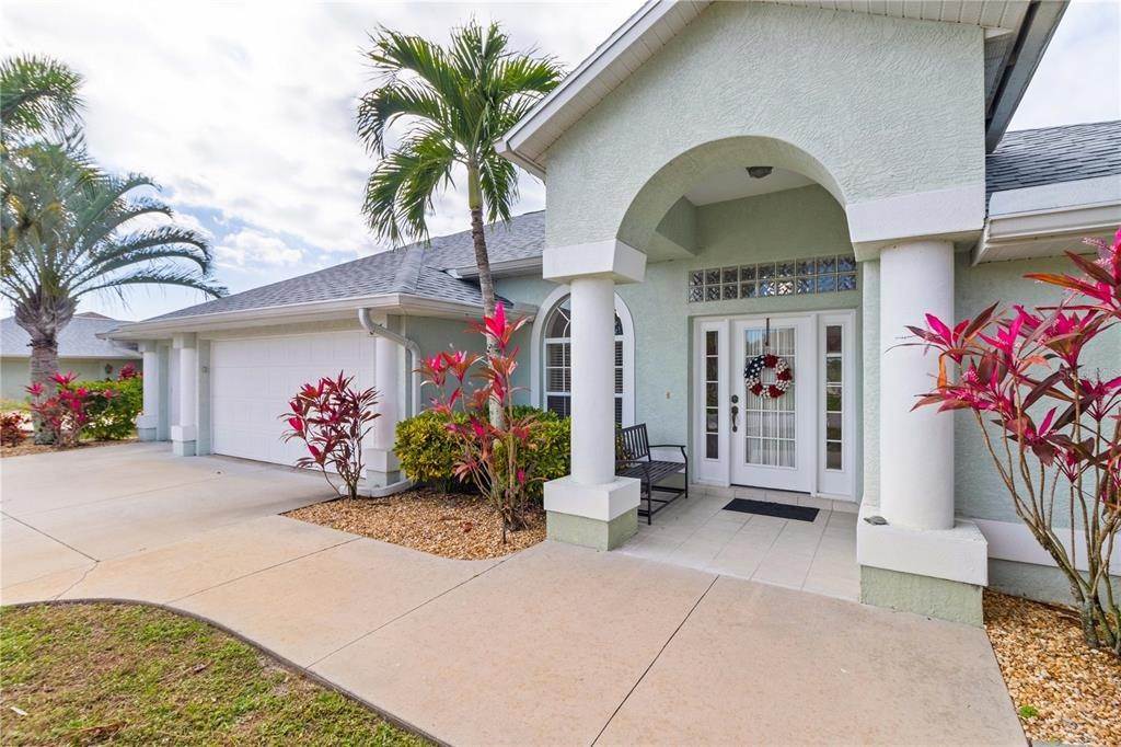 Single Family Homes 为 销售 在 64 PINE VALLEY LANE Rotonda West, 佛罗里达州 33947 美国