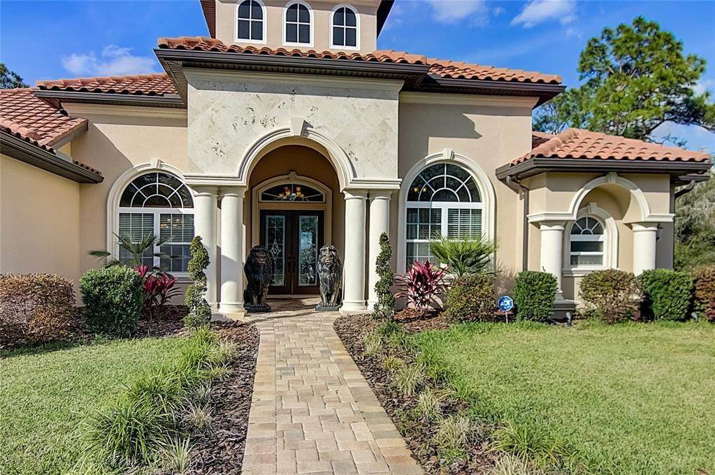Single Family Homes 为 销售 在 9709 WILDERNESS TRAIL 维基瓦治, 佛罗里达州 34613 美国