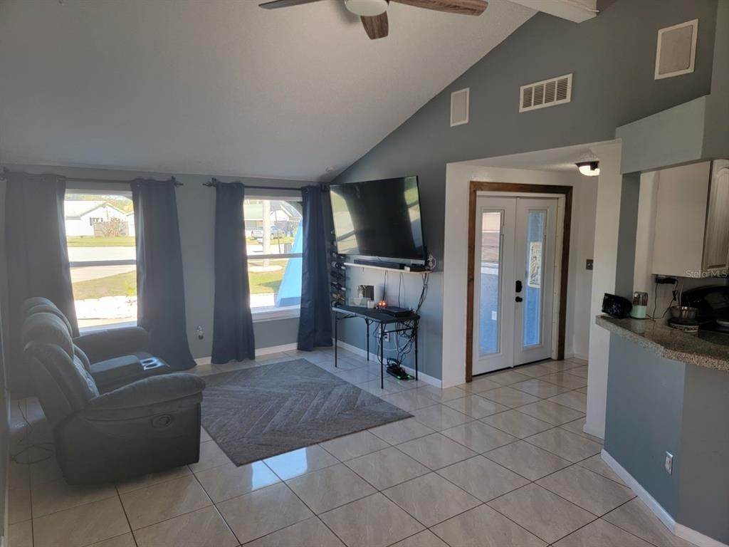 7. Single Family Homes for Sale at 1405 GLENDOVER COURT Tarpon Springs, Florida 34689 United States