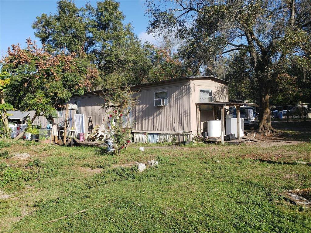 4. Residential Income for Sale at 2965 DIXON AVENUE Dover, Florida 33527 United States