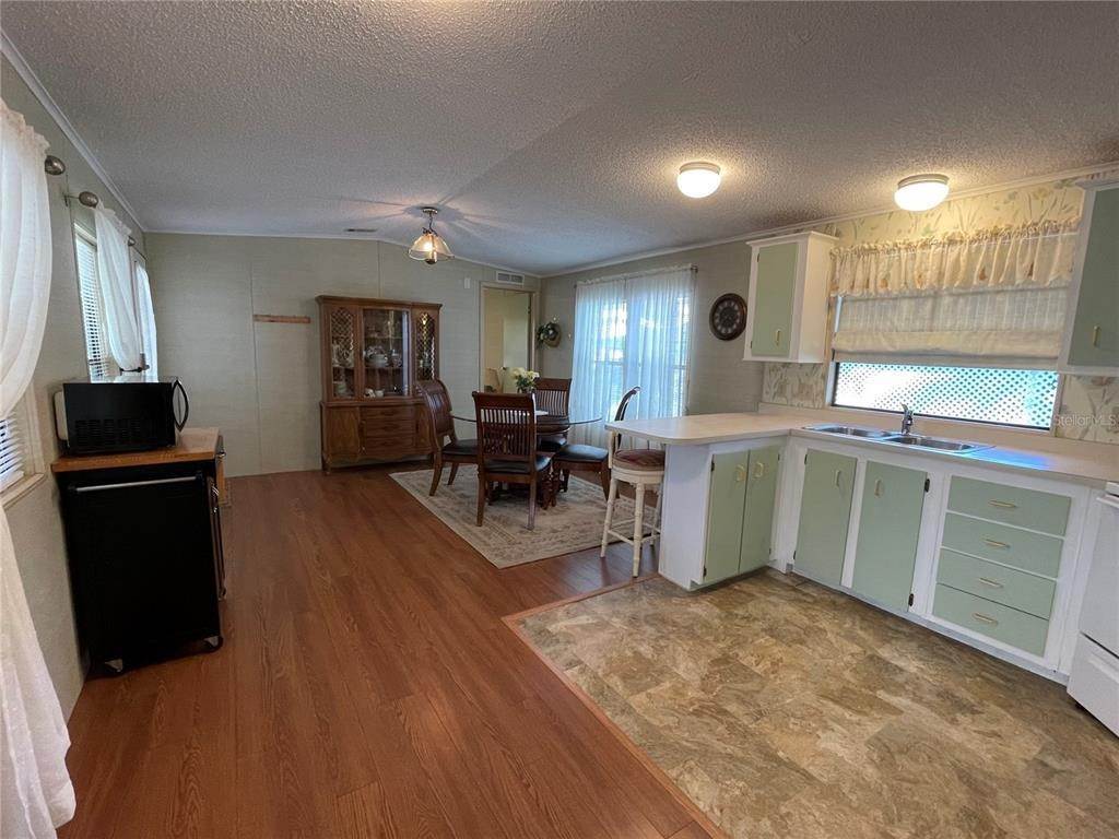 11. Single Family Homes for Sale at 20000 US HIGHWAY 19 307 Clearwater, Florida 33764 United States