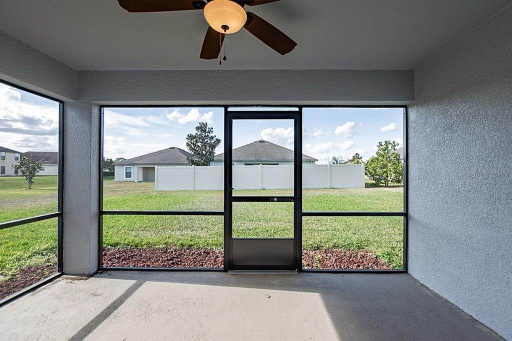 20. Single Family Homes for Sale at 6016 CHAMPLAIN PASS Lakeland, Florida 33805 United States