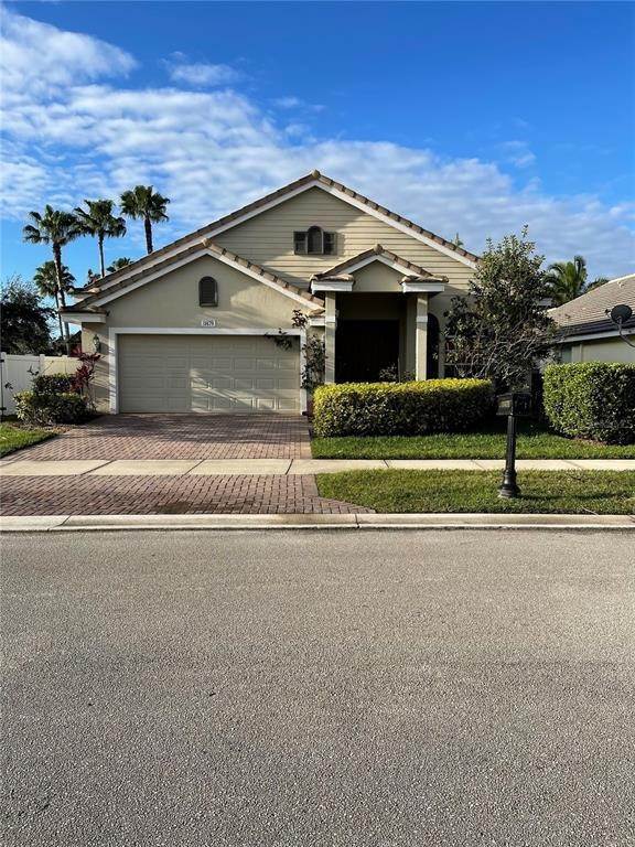 Single Family Homes 为 销售 在 11479 SW GLENGARRY COURT 圣露西港, 佛罗里达州 34987 美国