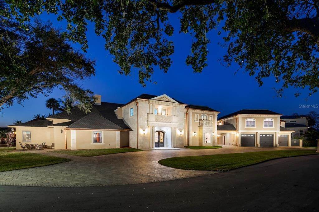 Single Family Homes 为 销售 在 14201 CAROL MANOR DRIVE Largo, 佛罗里达州 33774 美国
