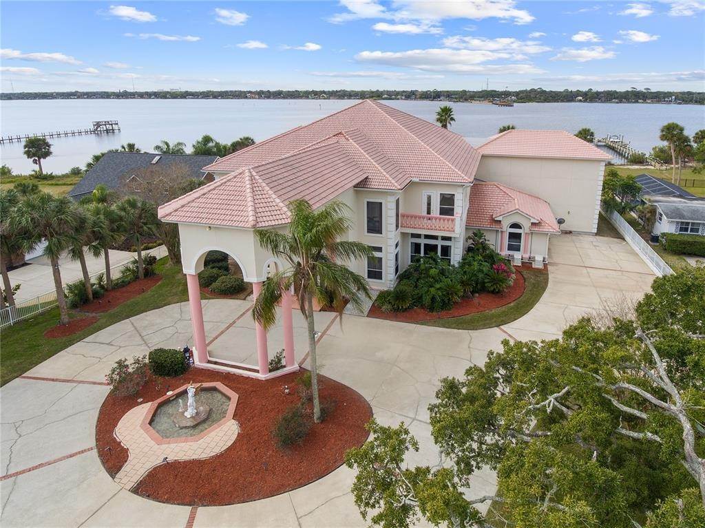 Single Family Homes 为 销售 在 1521 N HALIFAX AVENUE 代托纳比奇, 佛罗里达州 32118 美国