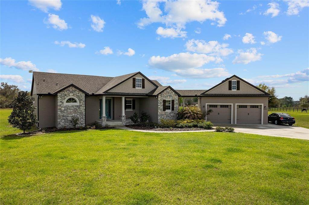 Single Family Homes for Sale at 39921 GREENHILL Lane Umatilla, Florida 32784 United States