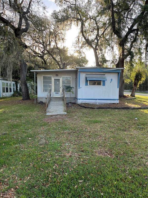 Single Family Homes 为 销售 在 25928 DOGWOOD LANE Astatula, 佛罗里达州 34705 美国