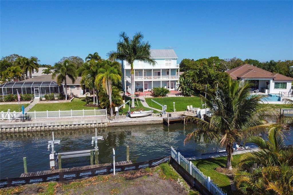 10. Single Family Homes for Sale at 7746 HOLIDAY DRIVE Sarasota, Florida 34231 United States