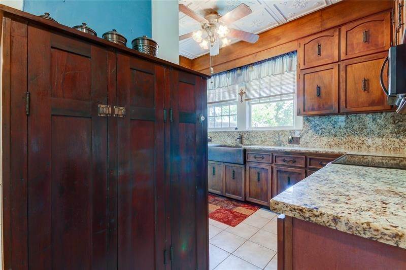 19. Single Family Homes for Sale at 990 DONEGAN ROAD Largo, Florida 33771 United States