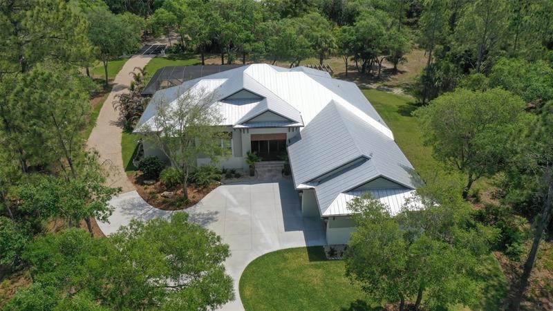 4. Single Family Homes for Sale at 10808 LEAFWING DRIVE Sarasota, Florida 34241 United States