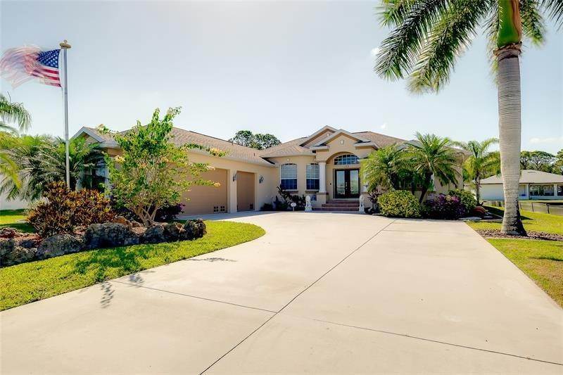 Single Family Homes for Sale at 123 HUNTER ROAD Rotonda West, Florida 33947 United States