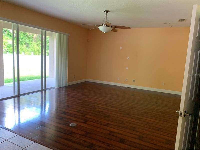 18. Single Family Homes for Sale at 1658 SONG SPARROW COURT Sanford, Florida 32773 United States
