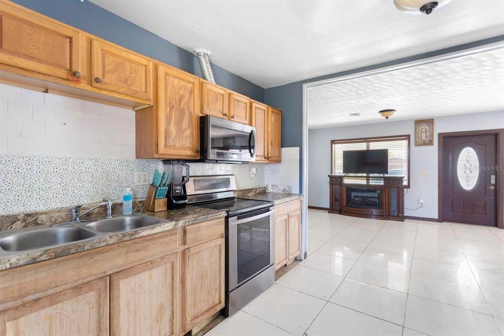 11. Single Family Homes for Sale at 1736 BANYAN DRIVE Venice, Florida 34293 United States