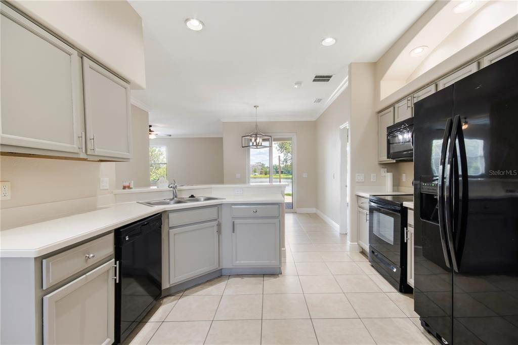 8. Single Family Homes for Sale at 2211 MOUNTLEIGH TRAIL Orlando, Florida 32824 United States