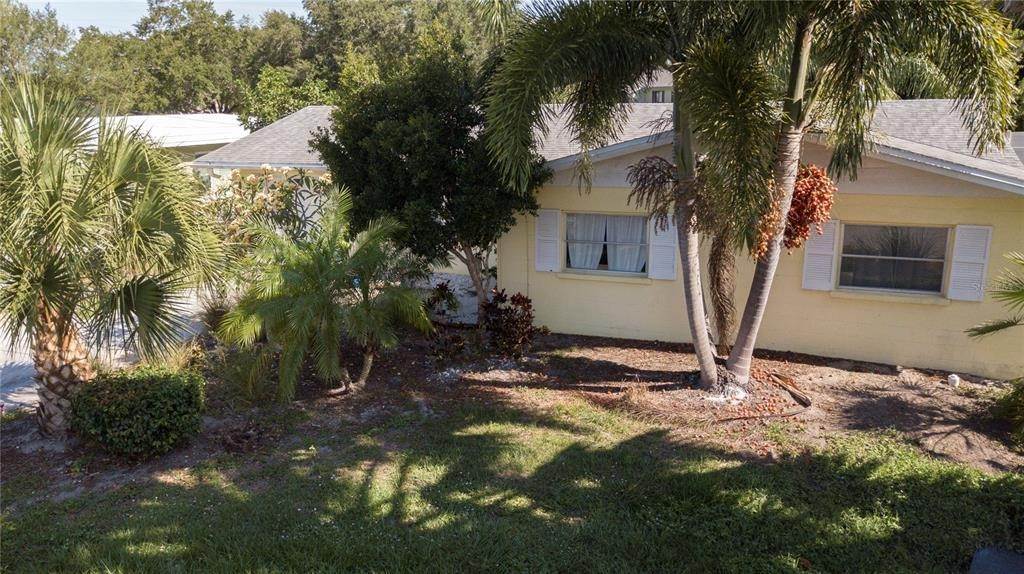 3. Single Family Homes for Sale at 3715 HELENE STREET Sarasota, Florida 34233 United States