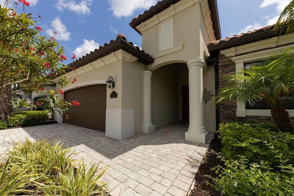 6. Single Family Homes for Sale at 6137 CESSNA RUN Bradenton, Florida 34211 United States