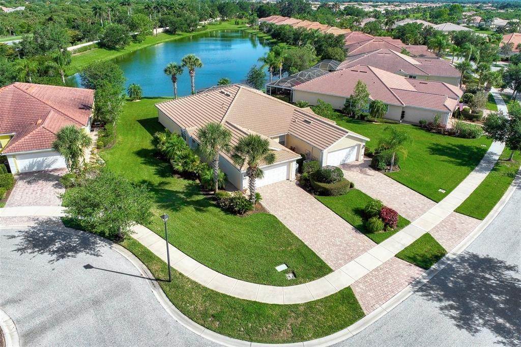 5. Single Family Homes for Sale at 2114 BURGOS DRIVE Sarasota, Florida 34238 United States