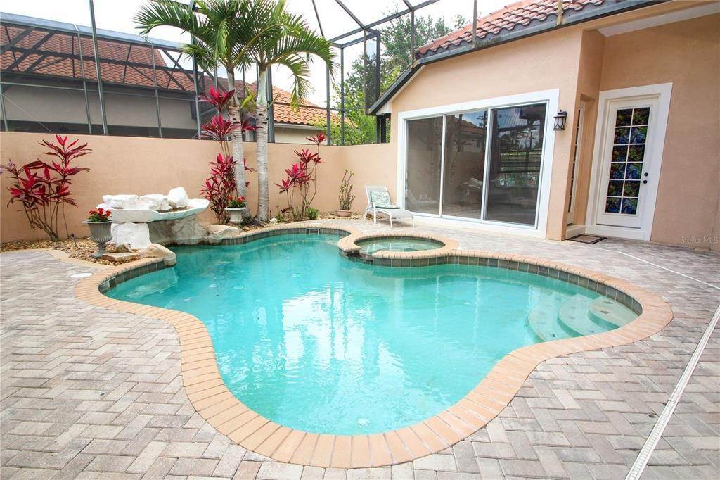 5. Single Family Homes for Sale at 2424 NORTHAMPTON AVENUE Orlando, Florida 32828 United States