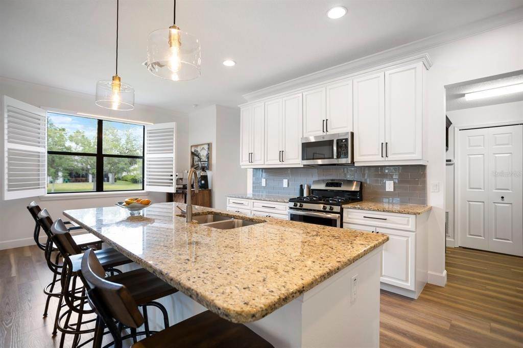 8. Single Family Homes for Sale at 621 HONEYFLOWER LOOP Bradenton, Florida 34212 United States