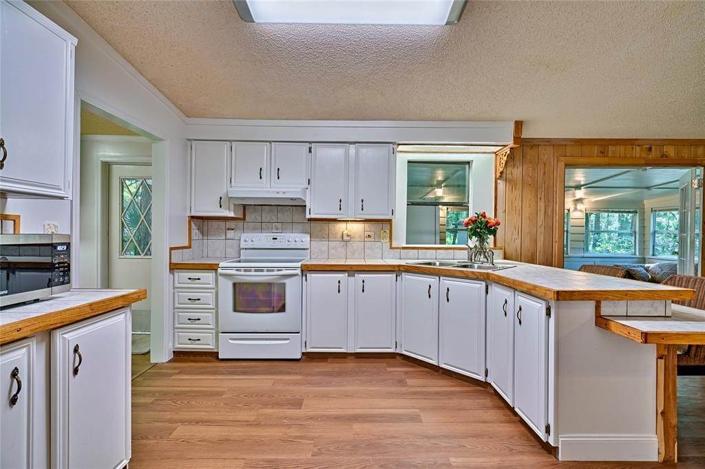 Single Family Homes 为 销售 在 620 SW COLGATE LOOP Fort White, 佛罗里达州 32038 美国