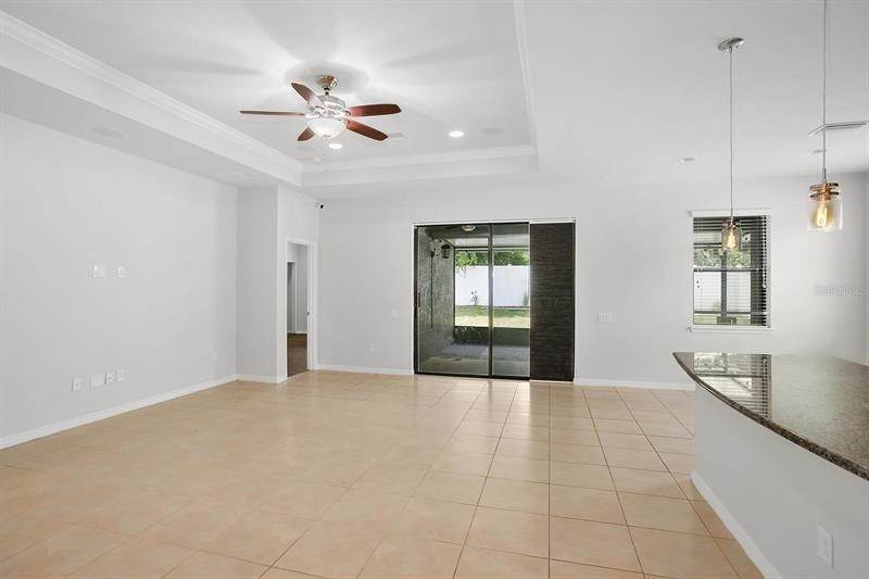 9. Single Family Homes for Sale at 2220 LANDSIDE DRIVE Valrico, Florida 33594 United States