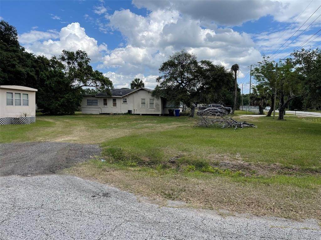7. Single Family Homes for Sale at 7004 RIVERVIEW Drive Riverview, Florida 33578 United States