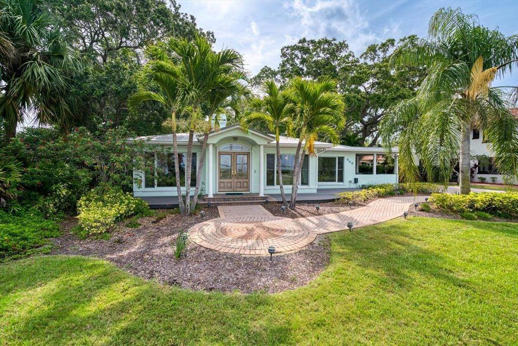 Single Family Homes for Sale at 549 EDGEWATER DRIVE Dunedin, Florida 34698 United States