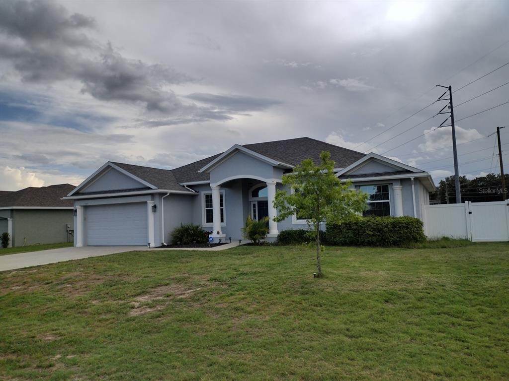 Single Family Homes por un Venta en 13006 TALL OAK COURT Grand Island, Florida 32735 Estados Unidos