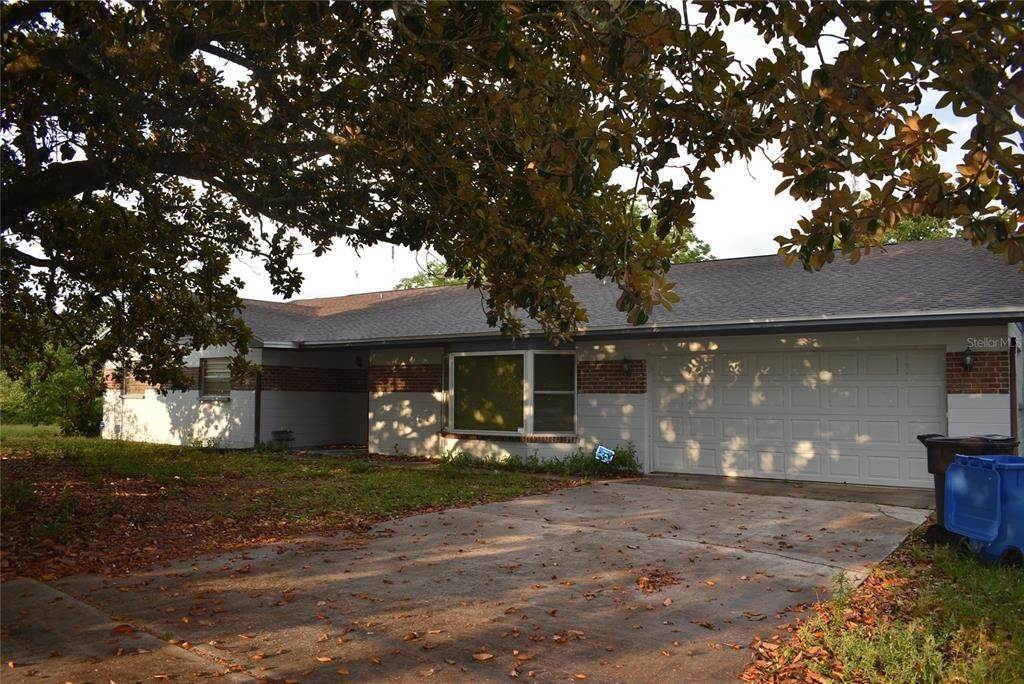 Single Family Homes 为 销售 在 10251 MCINTOSH ROAD Dover, 佛罗里达州 33527 美国