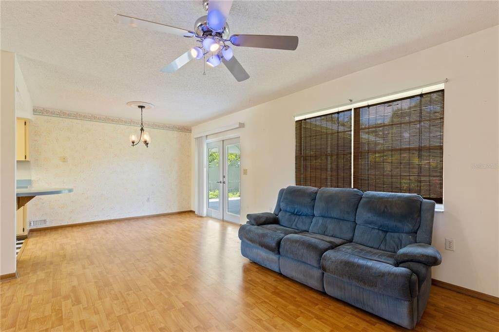7. Single Family Homes for Sale at 3866 SAN LUIS DRIVE Sarasota, Florida 34235 United States