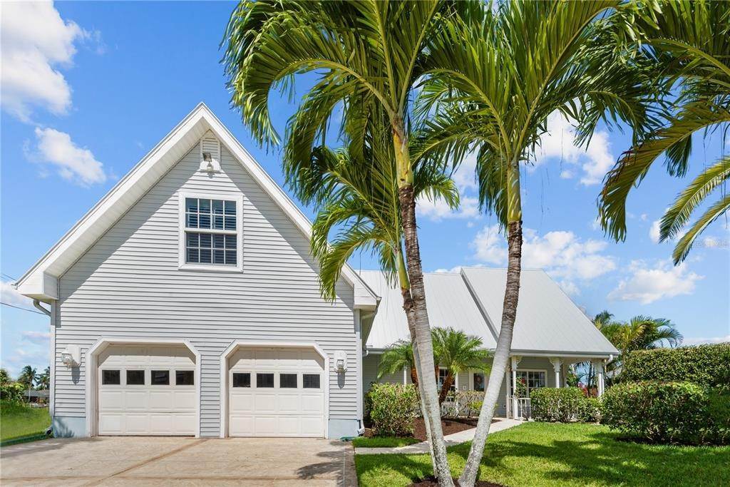 Single Family Homes 为 销售 在 4006 SW 25TH PLACE 凯普珊瑚, 佛罗里达州 33914 美国
