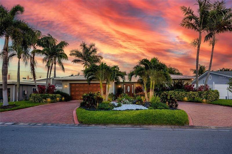 Single Family Homes 为 销售 在 315 BATH CLUB BOULEVARD North Redington Beach, 佛罗里达州 33708 美国