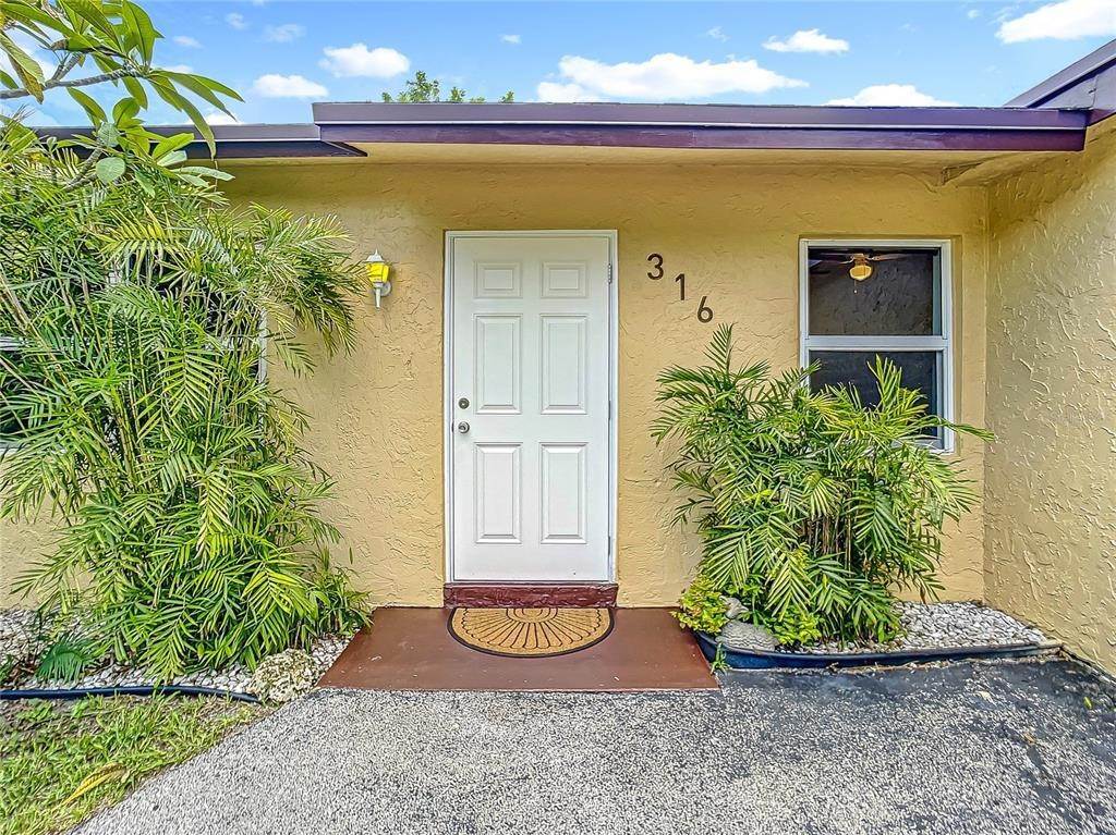 Single Family Homes 为 销售 在 316 SW 78TH AVENUE North Lauderdale, 佛罗里达州 33068 美国