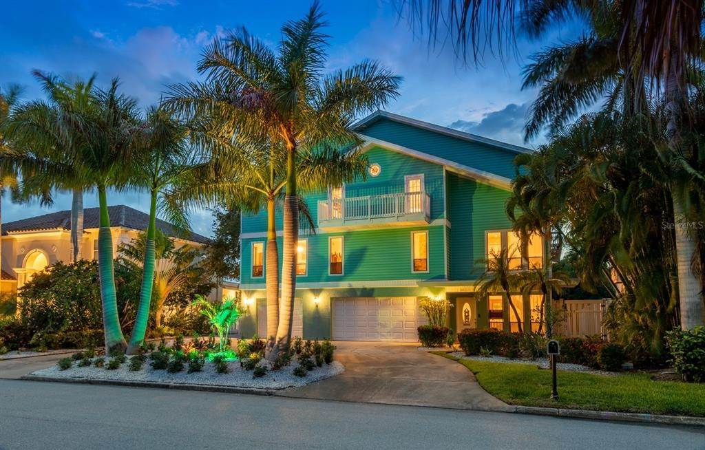 Single Family Homes por un Venta en 822 3RD AVENUE Tierra Verde, Florida 33715 Estados Unidos