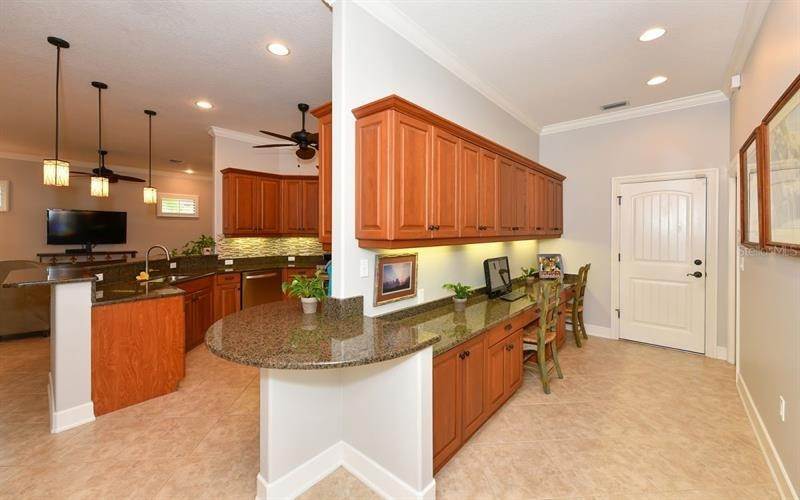 12. Single Family Homes for Sale at 8023 36TH STREET CIRCLE Sarasota, Florida 34243 United States