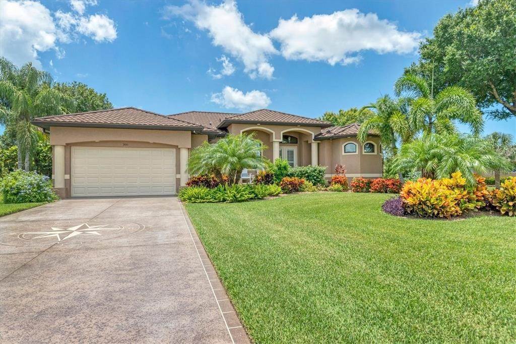 Single Family Homes 为 销售 在 200 ROTONDA BOULEVARD Rotonda West, 佛罗里达州 33947 美国