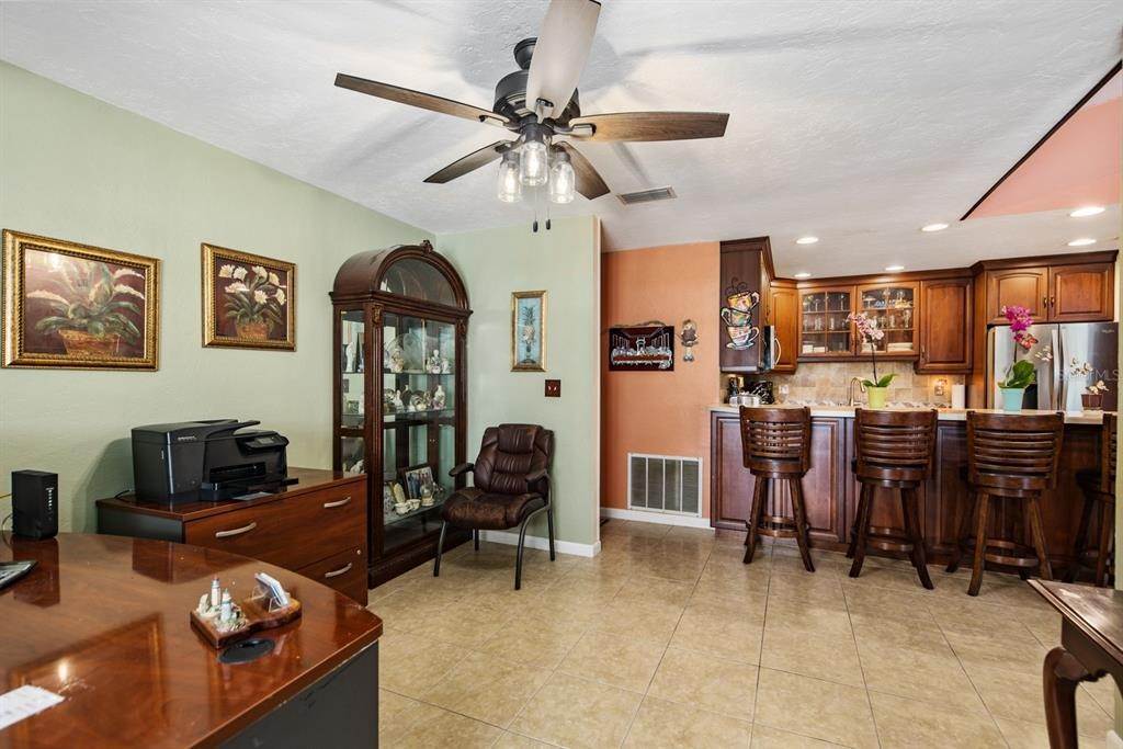 10. Single Family Homes for Sale at 4742 LORDS AVENUE Sarasota, Florida 34231 United States