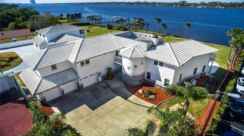 Single Family Homes por un Venta en 2621 N HALIFAX AVENUE Daytona Beach, Florida 32118 Estados Unidos