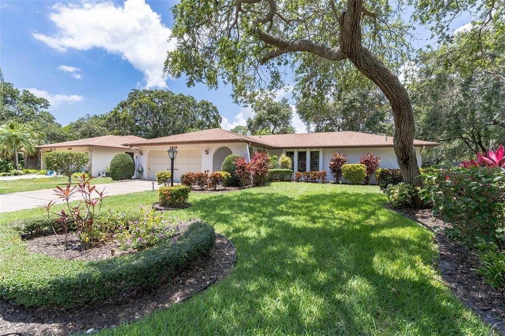 2. Single Family Homes for Sale at 2515 REGATTA DRIVE Sarasota, Florida 34231 United States