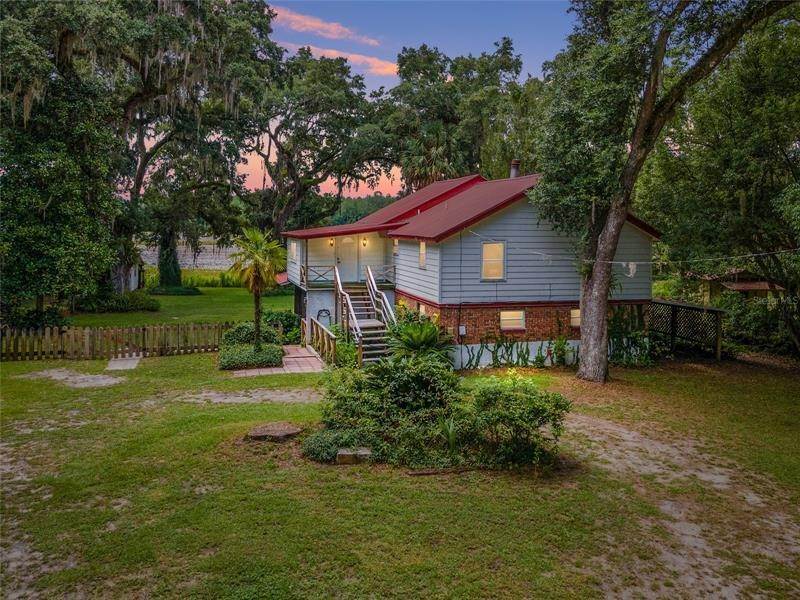 Single Family Homes 为 销售 在 10810 NE 142ND PLACE Fort Mc Coy, 佛罗里达州 32134 美国