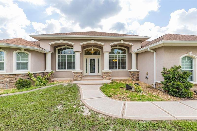 Single Family Homes 为 销售 在 9164 BUNTING ROAD 维基瓦治, 佛罗里达州 34613 美国