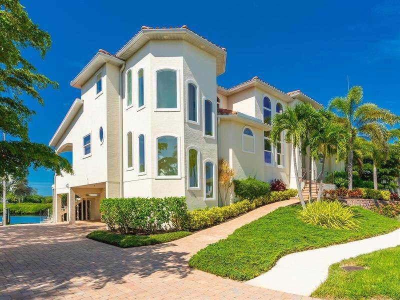 Single Family Homes 为 销售 在 12416 BAYPOINTE TERRACE 科尔特斯, 佛罗里达州 34215 美国