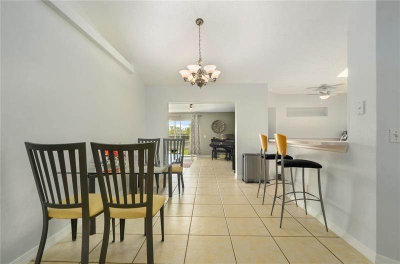 18. Single Family Homes for Sale at 132 ROBBINS REST CIRCLE Davenport, Florida 33896 United States