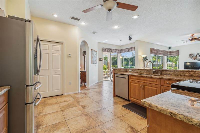 12. Single Family Homes for Sale at 2463 SADDLEWOOD LANE Palm Harbor, Florida 34685 United States