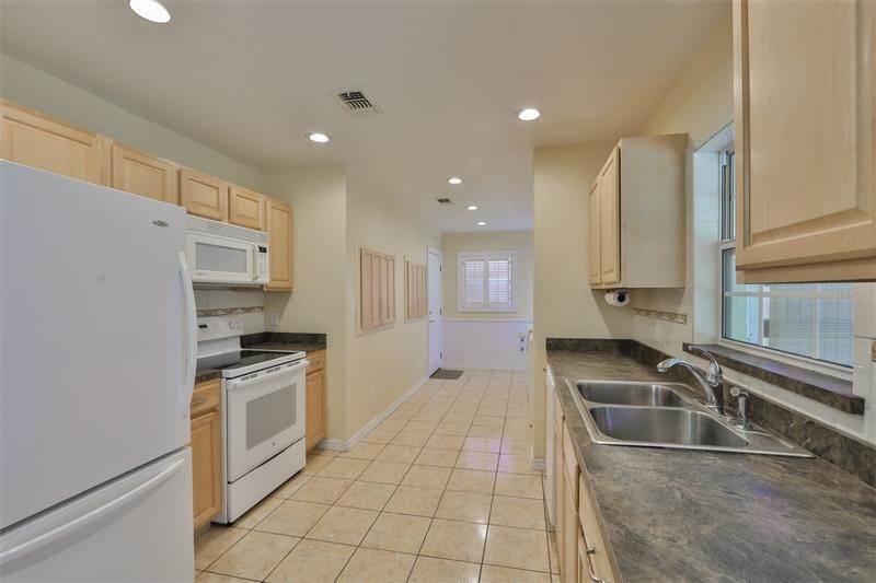 9. Single Family Homes for Sale at 1067 63RD AVENUE St. Petersburg, Florida 33705 United States