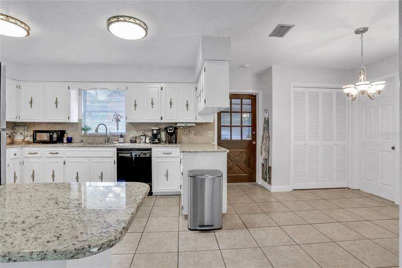 13. Single Family Homes for Sale at 736 LAKE MARTHA DRIVE Winter Haven, Florida 33881 United States