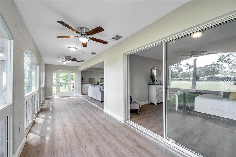 20. Single Family Homes for Sale at 5475 CHANTECLAIRE 58 Sarasota, Florida 34235 United States