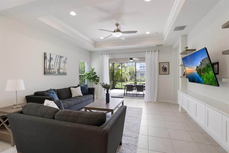 15. Single Family Homes for Sale at 4616 WHISPERING LEAVES DRIVE Sarasota, Florida 34243 United States